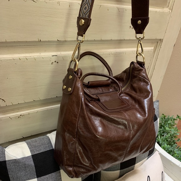 hobo sheila bolsa with guitar strap